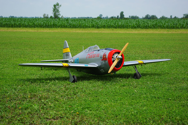 Modèle à l’échelle du P-47 Thunderbolt réalisé par Jean Chevalier, prés.